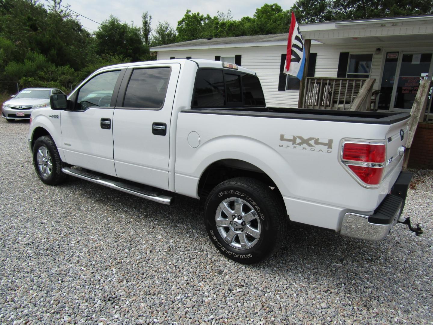 2014 White /Tan Ford F-150 FX4 SuperCrew 5.5-ft. Bed 4WD (1FTFW1ET1EF) with an 3.5L V6 TURBO engine, Automatic transmission, located at 15016 S Hwy 231, Midland City, AL, 36350, (334) 983-3001, 31.306210, -85.495277 - Photo#5